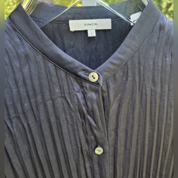 NWOT VINCE Dark Water Crushed Band Collar Sleeveless Blouse- Women's size Large - Picture 2 of 6